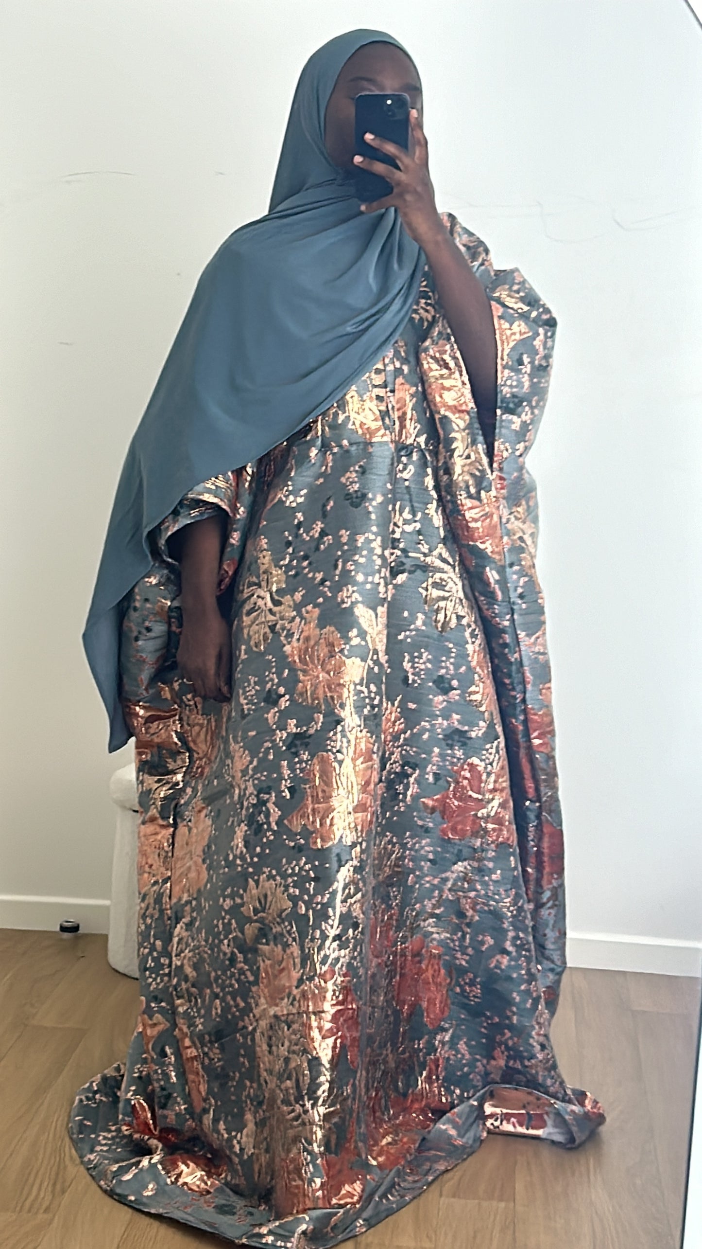 Robe Nia